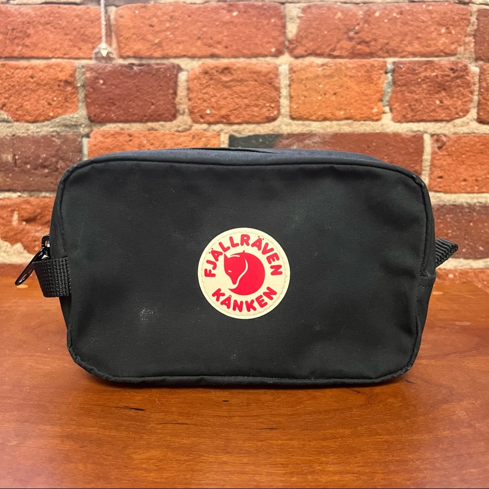 Black Fjallraven Kanken Gear Bag